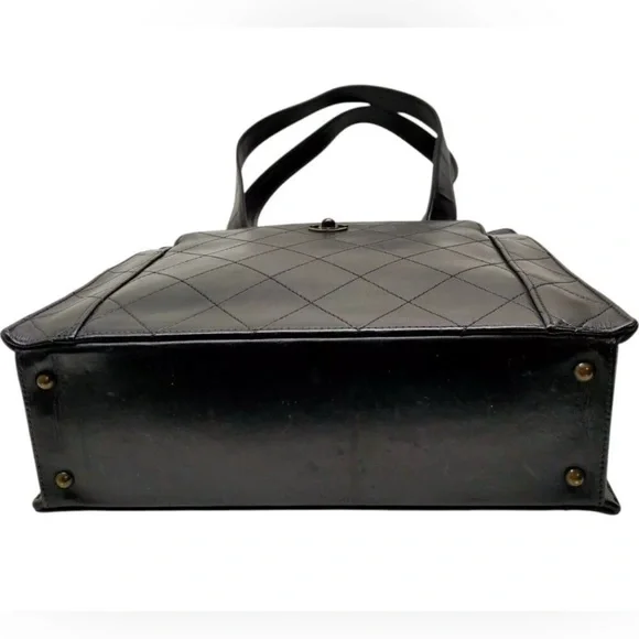 Authentic CHANEL VINTAGE Matrasse Shoulder Bag - Picture 17 of 17